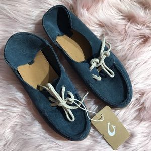 OluKai Womens Size 7.5 Trench Blue Style Moku